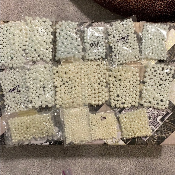 Pearls in different size - Picture 1 of 1